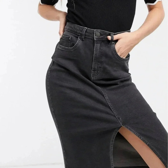 JDY black wash denim pencil skirt with split in front.
Size: 42 woman’s size 7 - Picture 2 of 12
